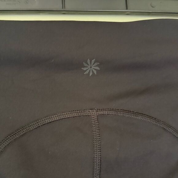 Athleta Ultimate Stash Pocket 9” Short Leggings Size XS - Picture 6 of 8